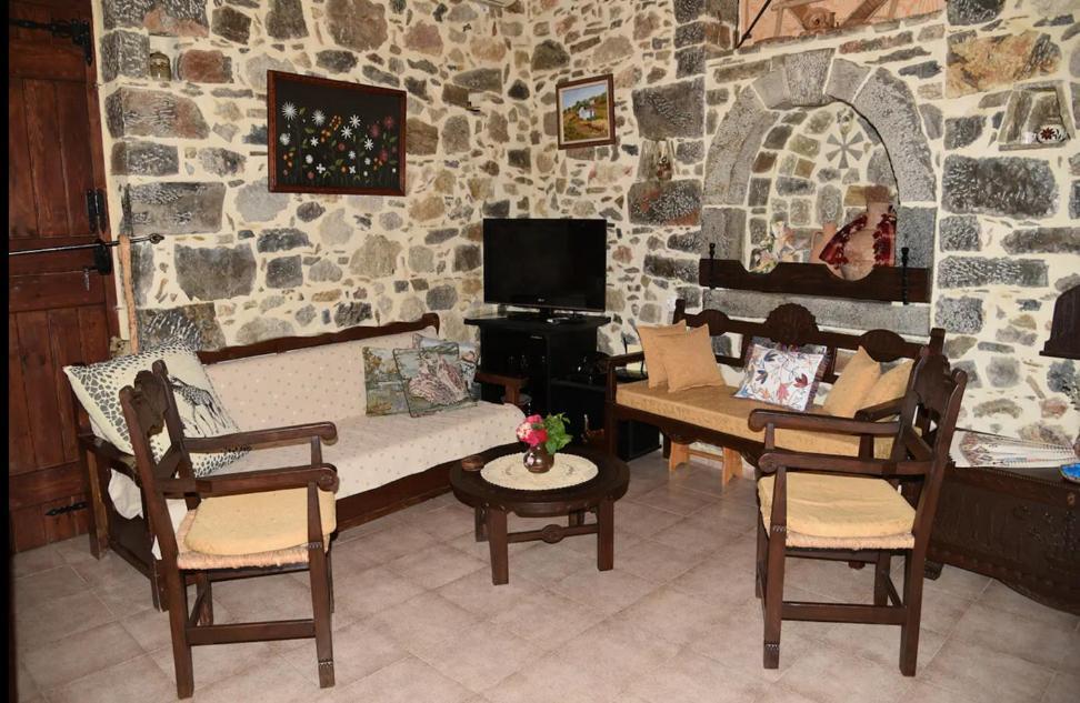 Traditional Residence With Terrace Latsida Экстерьер фото